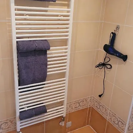 Apartment Excellent 3 Min Walk From The Colonnade *