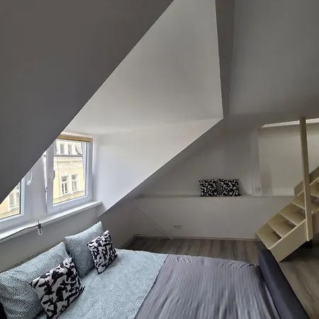 Excellent 3 Min Walk From The Colonnade Apartment